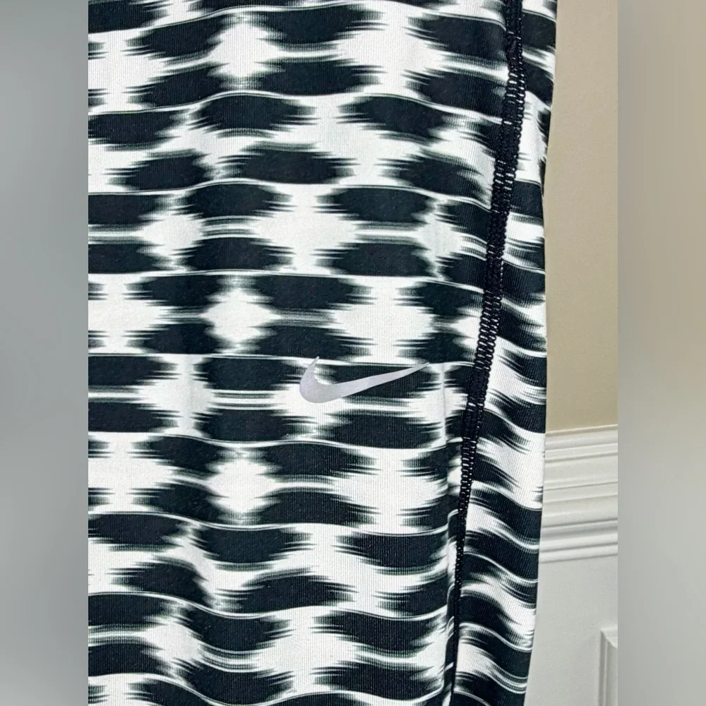 Nike Printed Relay Dri-FIT Training Leggings Size Small